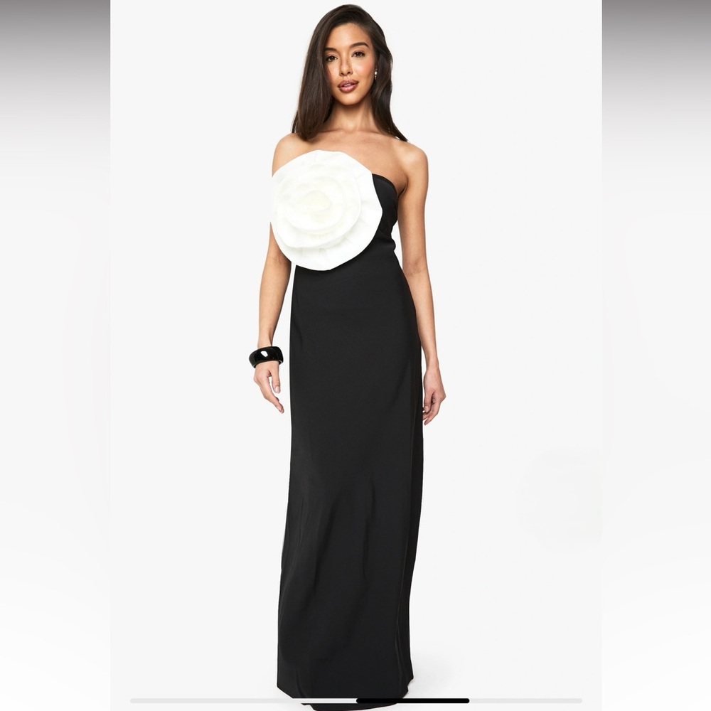 BOOHOO - ROSE DETAIL MAXI DRESS - Picture 2 of 6